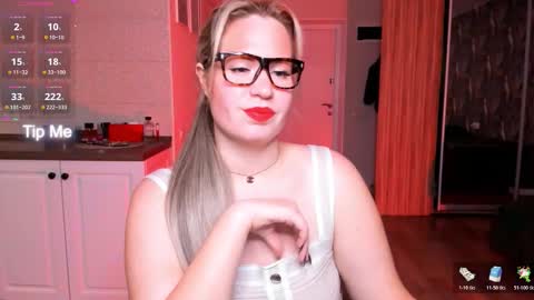 Snapshot of vip_juicy chatting on October 18, 8:26 am VelvettTime online show from October 18, 8:26 am