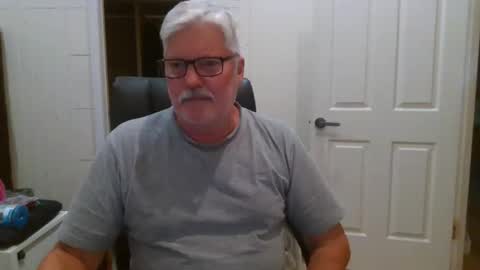 viper654321 online show from December 3, 7:49 am