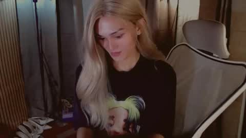 Pearl online show from October 28, 1:36 pm