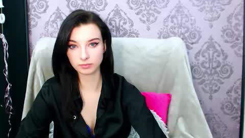 Snapshot of virgiluna chatting on December 3, 8:29 pm VirginLuna online show from December 3, 8:29 pm