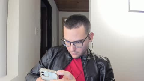 Vito Ferrer online show from February 8, 12:38 am