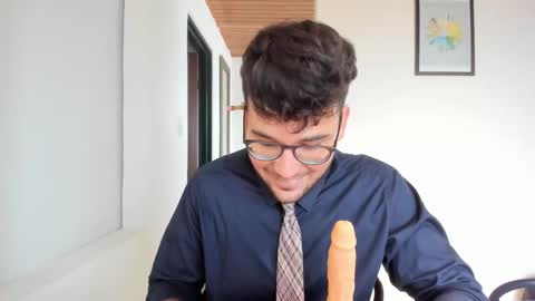 Vito Ferrer online show from October 20, 12:27 pm