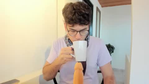 Vito Ferrer online show from November 15, 11:40 am