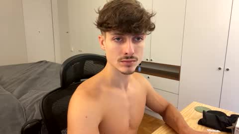 vitoraugustoxxx online show from December 18, 12:11 pm