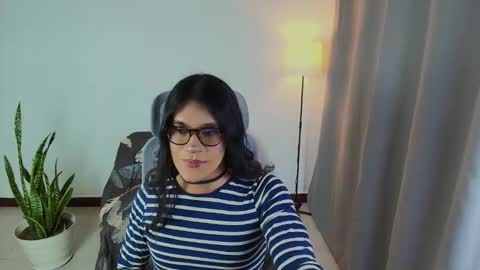 Snapshot of vitta_alfayed chatting on October 28, 11:29 pm VittaaaPlease help me with your thumbs up its important online show from October 28, 11:29 pm