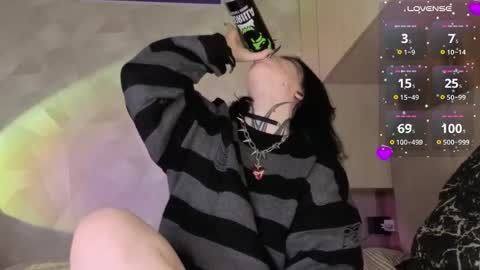 Vivi   online show from April 15, 7:26 am