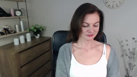 Vivian online show from December 18, 10:19 am