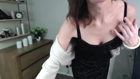 Vivian online show from December 27, 8:24 am