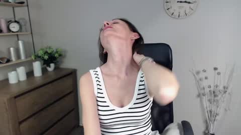 Vivian online show from January 17, 9:49 am