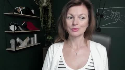 Vivian online show from September 18, 7:10 am