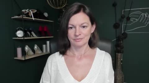 Vivian online show from September 24, 8:28 am