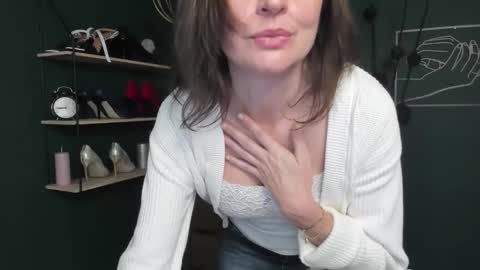 Vivian online show from September 26, 7:01 am