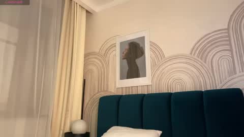 Vivian Evans online show from April 18, 12:14 am