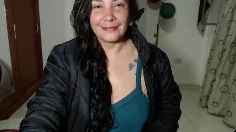 Snapshot of vivian_milf_paint chatting on October 16, 2:56 am vivian_milf_paint online show from October 16, 2:56 am