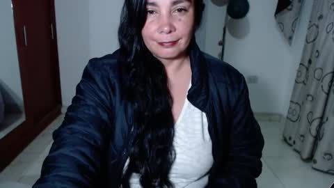 Snapshot of vivian_milf_paint chatting on October 24, 4:09 am vivian_milf_paint online show from October 24, 4:09 am