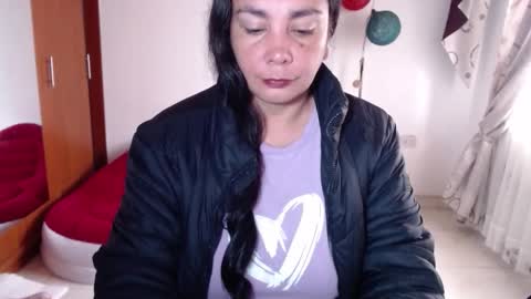 Snapshot of vivian_milf_paint chatting on November 15, 1:29 pm vivian_milf_paint online show from November 15, 1:29 pm