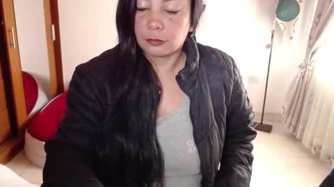 Snapshot of vivian_milf_paint chatting on November 23, 12:38 pm vivian_milf_paint online show from November 23, 12:38 pm