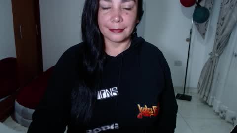 Snapshot of vivian_milf_paint chatting on November 24, 10:53 pm vivian_milf_paint online show from November 24, 10:53 pm
