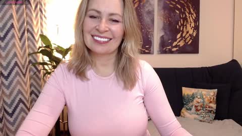 Snapshot of vivian_soul chatting on December 6, 6:28 pm Vivian online show from December 6, 6:28 pm