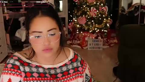 Snapshot of vivianaortega chatting on December 17, 5:29 am Vivi online show from December 17, 5:29 am