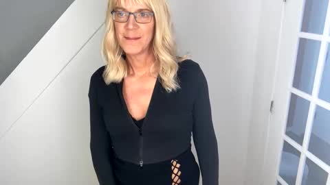 Snapshot of viviannexxx2022 chatting on December 24, 6:28 pm Vivlove online show from December 24, 6:28 pm