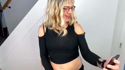 Snapshot of viviannexxx2022 chatting on January 24, 6:56 pm Vivlove online show from January 24, 6:56 pm