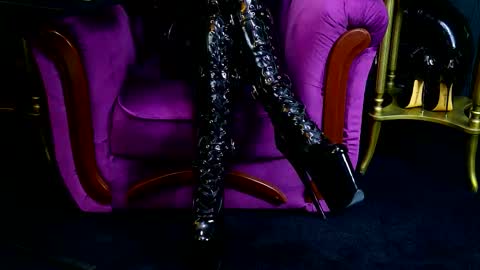 Snapshot of vivianreeve chatting on October 30, 2:40 pm Vivian Reeve online show from October 30, 2:40 pm