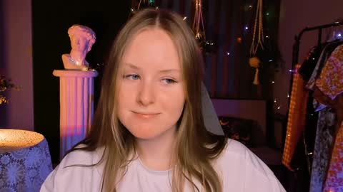 Snapshot of vivienleeigh chatting on December 28, 1:17 pm Vivien online show from December 28, 1:17 pm