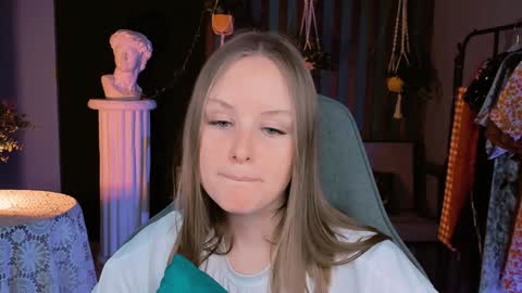 Snapshot of vivienleeigh chatting on December 28, 4:20 pm Vivien online show from December 28, 4:20 pm