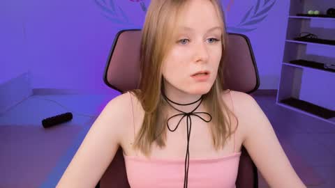 Snapshot of vivienleeigh chatting on January 18, 9:02 am Vivien online show from January 18, 9:02 am