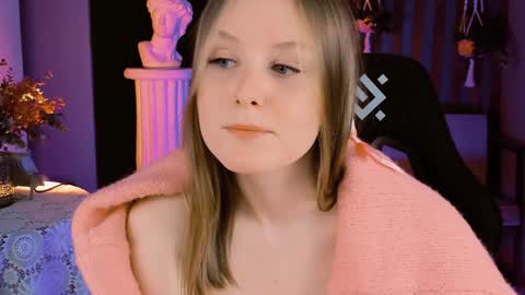 Snapshot of vivienleeigh chatting on January 24, 8:00 pm Vivien online show from January 24, 8:00 pm