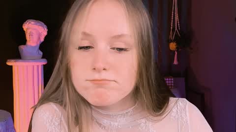 Snapshot of vivienleeigh chatting on February 5, 7:53 pm Vivien online show from February 5, 7:53 pm