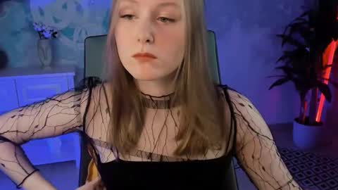 Snapshot of vivienleeigh chatting on February 11, 1:09 pm Vivien online show from February 11, 1:09 pm