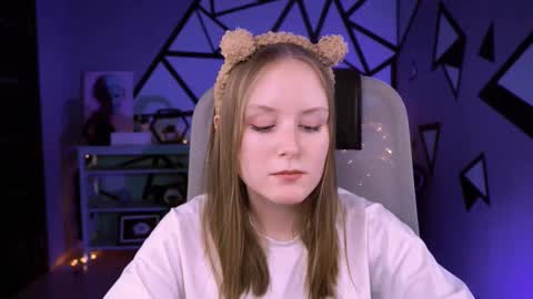 Snapshot of vivienleeigh chatting on February 13, 7:52 pm Vivien online show from February 13, 7:52 pm