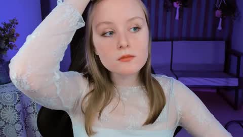 Snapshot of vivienleeigh chatting on February 15, 9:05 am Vivien online show from February 15, 9:05 am