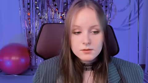 Snapshot of vivienleeigh chatting on February 16, 9:27 pm Vivien online show from February 16, 9:27 pm