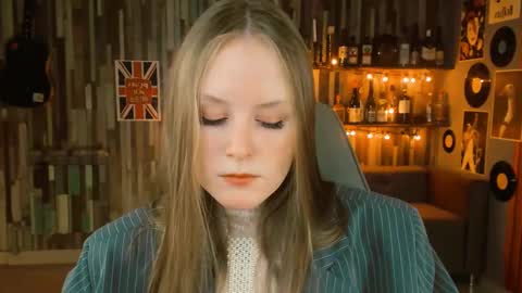 Snapshot of vivienleeigh chatting on February 20, 1:08 pm Vivien online show from February 20, 1:08 pm