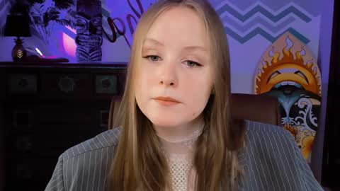 Snapshot of vivienleeigh chatting on February 22, 9:12 am Vivien online show from February 22, 9:12 am