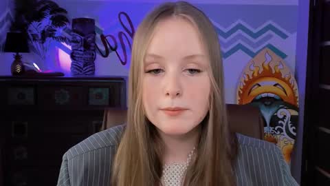 Snapshot of vivienleeigh chatting on February 22, 3:25 pm Vivien online show from February 22, 3:25 pm