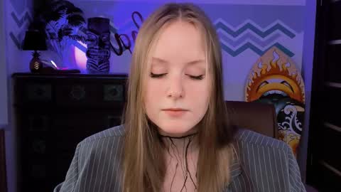 Snapshot of vivienleeigh chatting on February 23, 9:11 am Vivien online show from February 23, 9:11 am