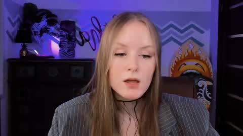 Snapshot of vivienleeigh chatting on February 23, 12:16 pm Vivien online show from February 23, 12:16 pm