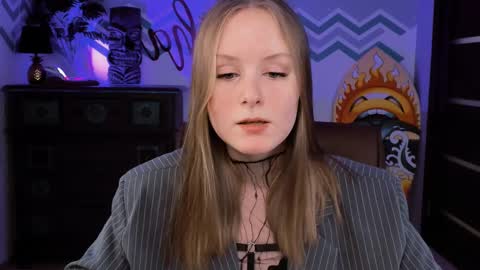 Snapshot of vivienleeigh chatting on February 23, 3:18 pm Vivien online show from February 23, 3:18 pm