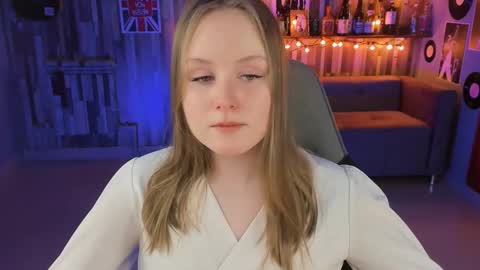 Snapshot of vivienleeigh chatting on February 28, 8:39 pm Vivien online show from February 28, 8:39 pm