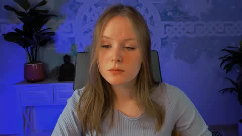 Snapshot of vivienleeigh chatting on March 1, 9:07 am Vivien online show from March 1, 9:07 am