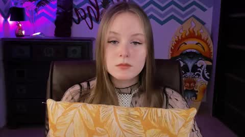 Snapshot of vivienleeigh chatting on March 2, 9:10 am Vivien online show from March 2, 9:10 am