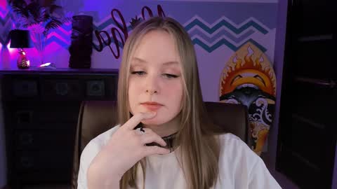 Vivien online show from March 2, 6:19 pm