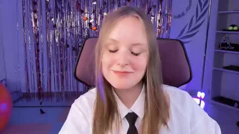 Snapshot of vivienleeigh chatting on March 7, 8:22 pm Vivien online show from March 7, 8:22 pm