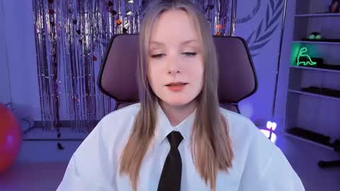 Snapshot of vivienleeigh chatting on March 8, 6:16 pm Vivien online show from March 8, 6:16 pm