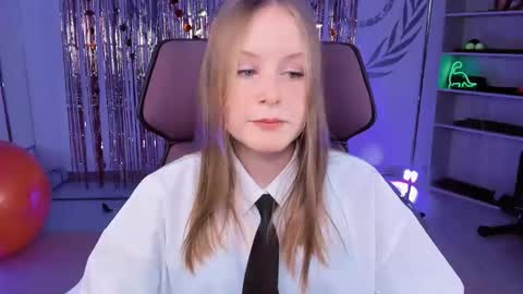 Snapshot of vivienleeigh chatting on March 9, 9:02 am Vivien online show from March 9, 9:02 am