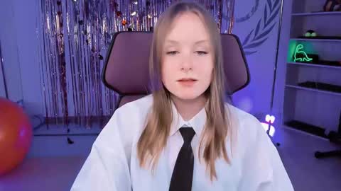 Snapshot of vivienleeigh chatting on March 9, 12:09 pm Vivien online show from March 9, 12:09 pm